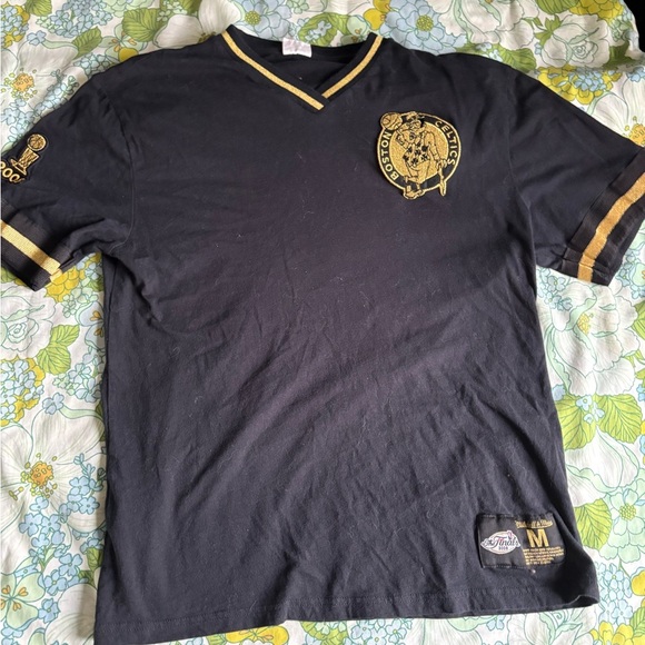 Men’s Size M Mitchell and Ness Boston Celtics T-shirt - Picture 1 of 6